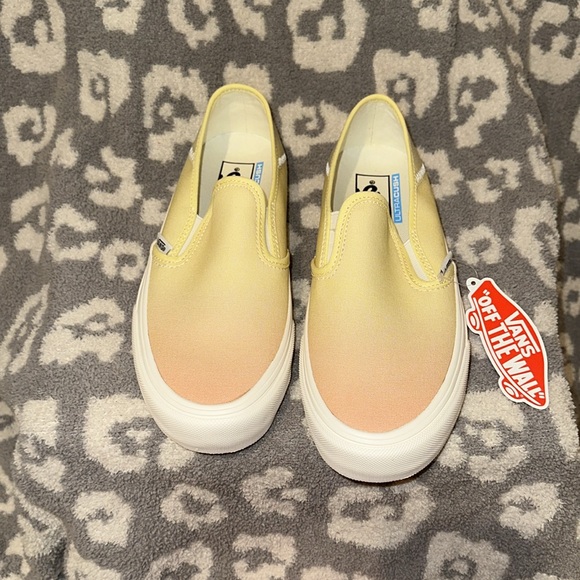 Vans Slip-On Sf Ombre Sunrise π
Multi/Marshmallow New π New π & Neve Used π₯° - Picture 17 of 17